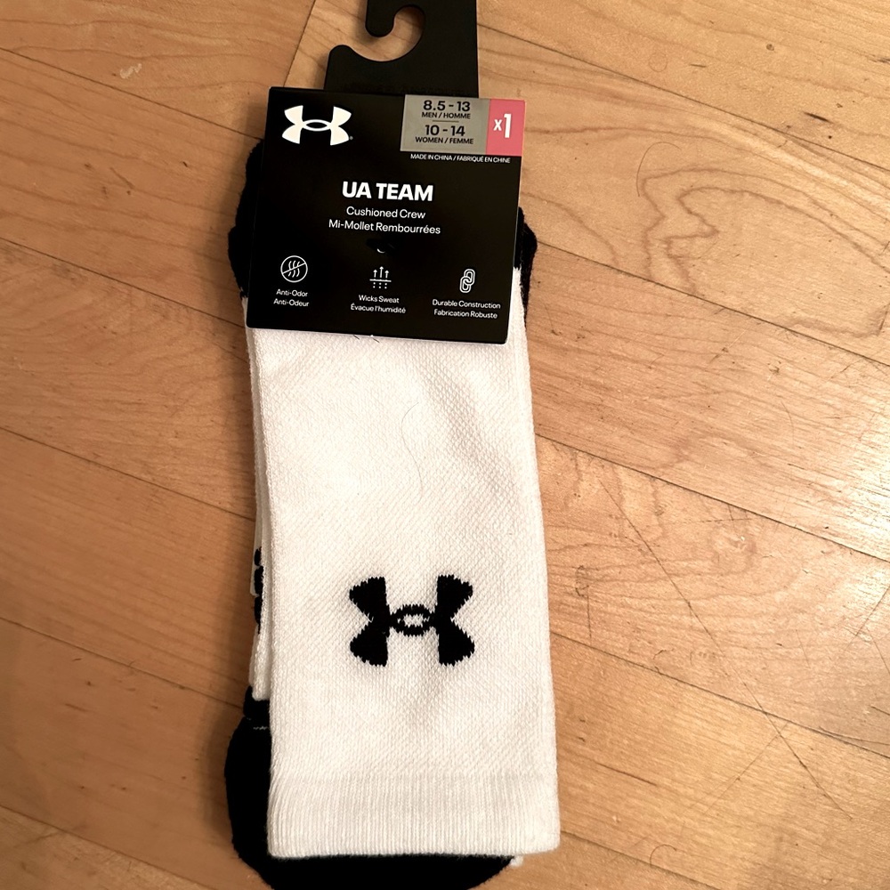 Under Armor Athletic Crew Socks , Size L